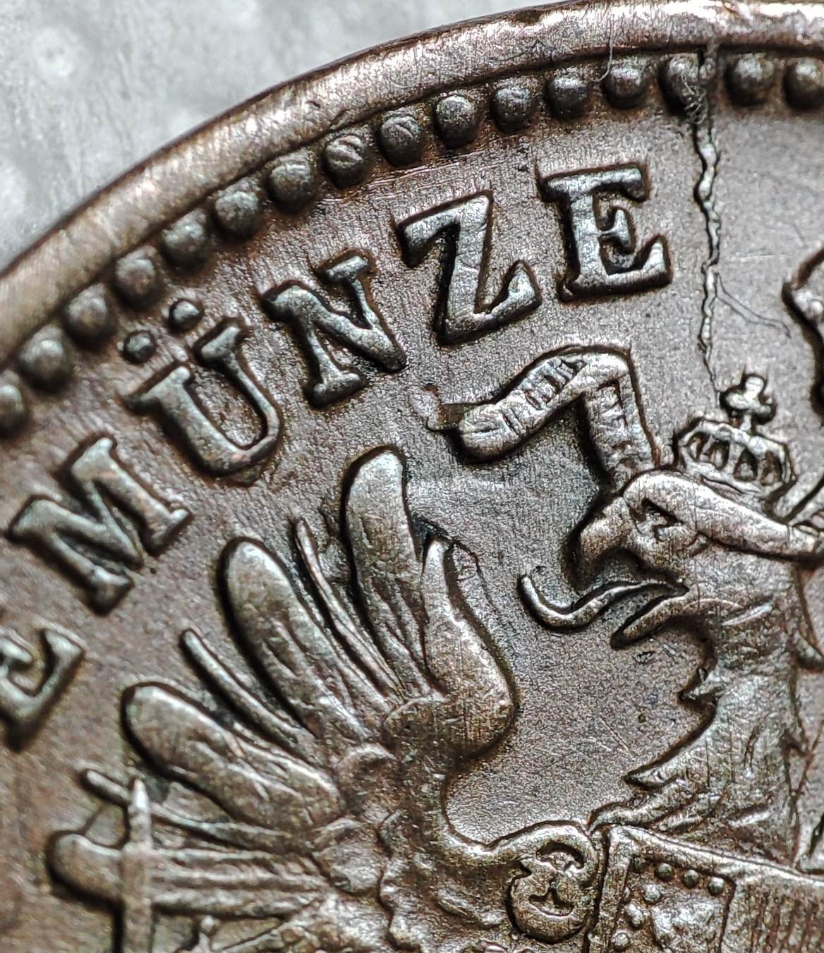 1-Kreuzer--1885----Franz-Joseph-I---Larger-Eagle-/-Die-Clash---Die-Cracks